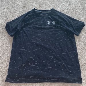 🏈 SALE Boys Black Under Armour Shirt